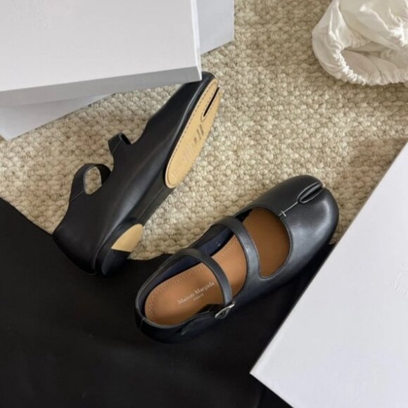 Margiela Tabi Shoes – Black Split-Toe Style - Picture 5 of 5